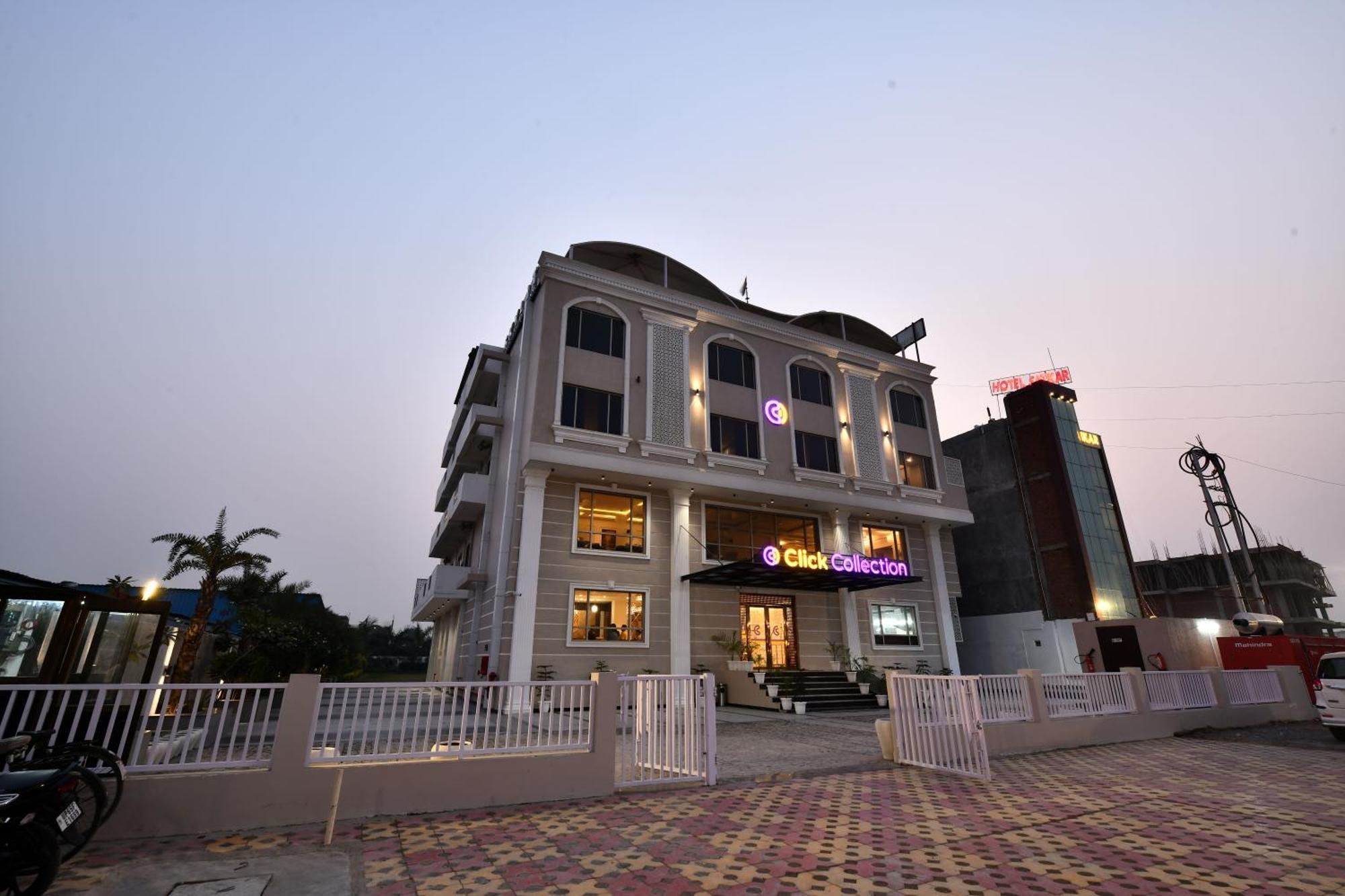 Click Collection Grand Gateway Varanasi Esterno foto