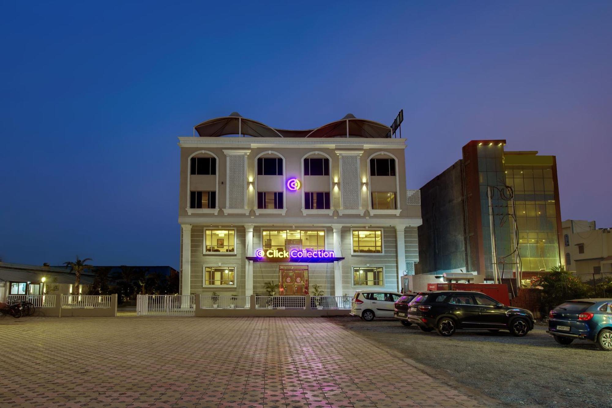 Click Collection Grand Gateway Varanasi Esterno foto